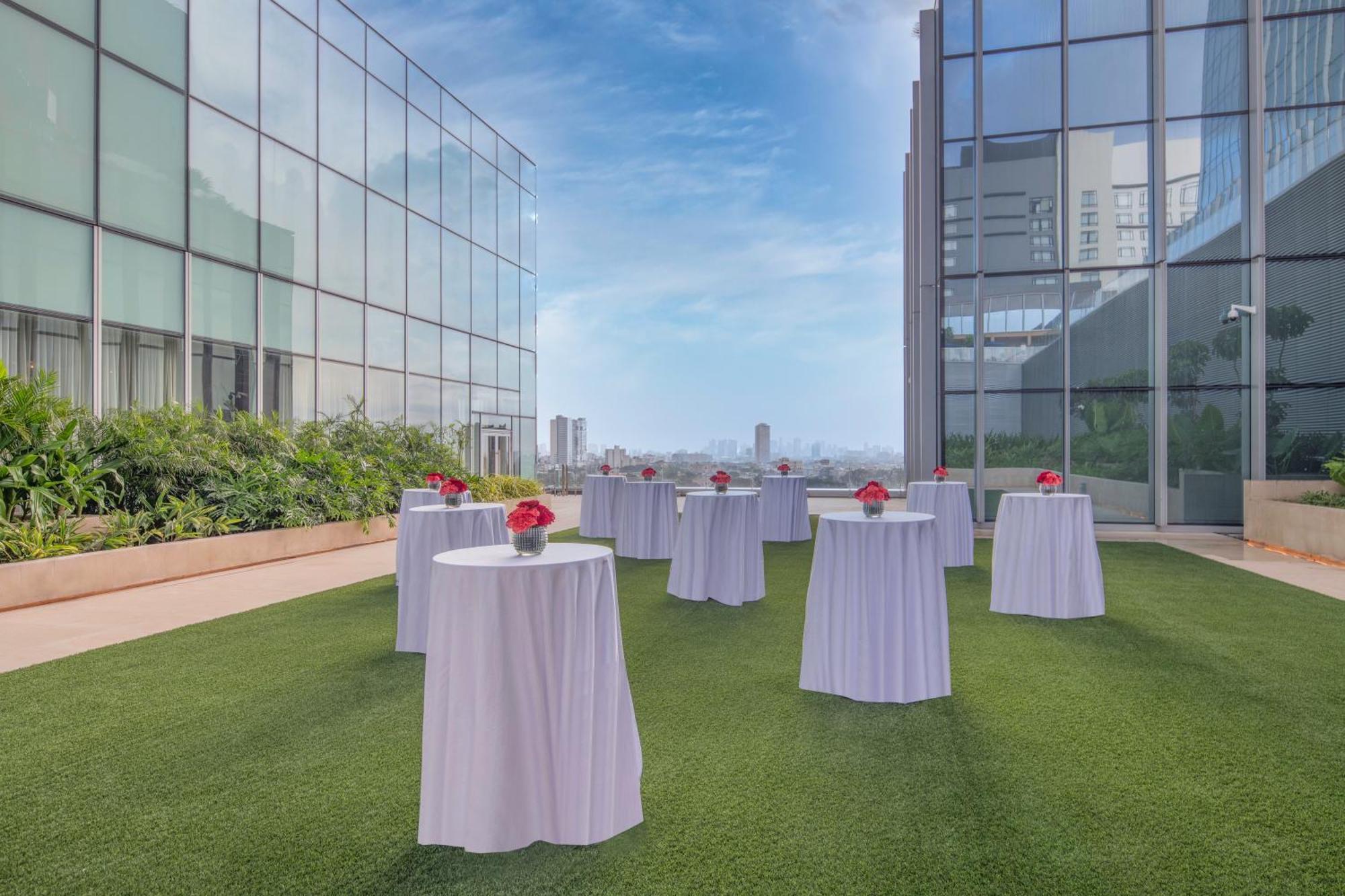 Solaire Resort North Quezon City Extérieur photo